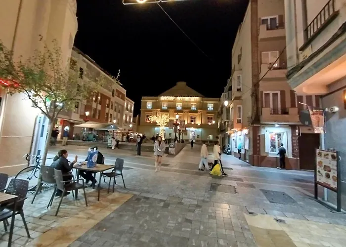 Centro Hernan Ruiz De 4 A 8 Personas Màlaga